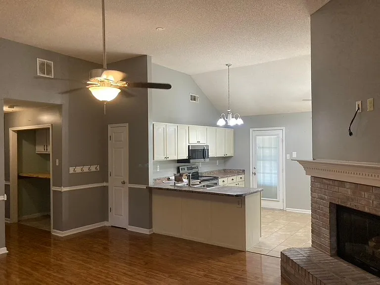 66 Wellington Way — Photo 3