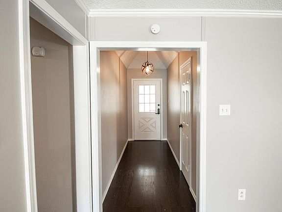 4th image of 200 Darrin Dr