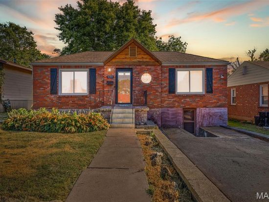 600 Ellwine Dr, Saint Louis, MO 63125
