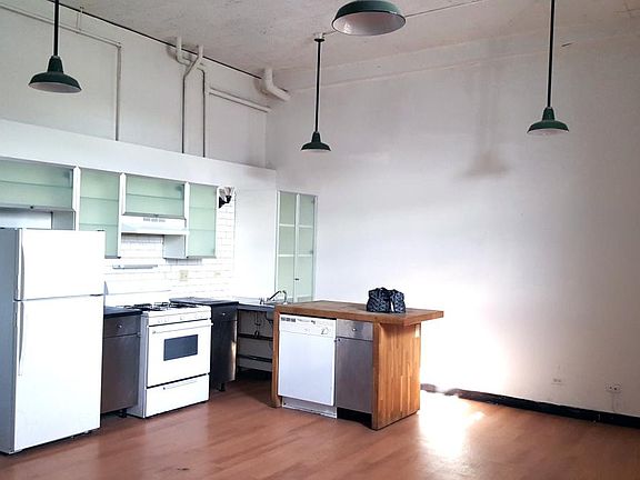 2nd image of 1513 N Western Ave APT 304