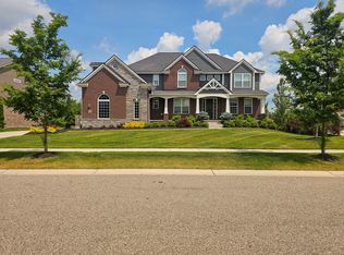 57558 Stoneleigh Dr, South Lyon, MI 48178