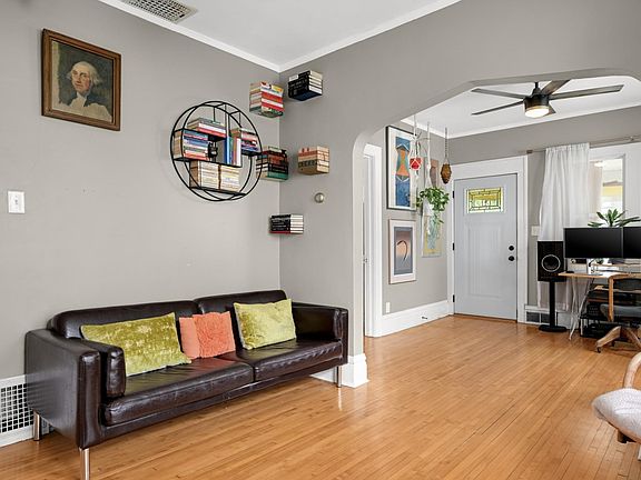 3rd image of 846 Charles Ave