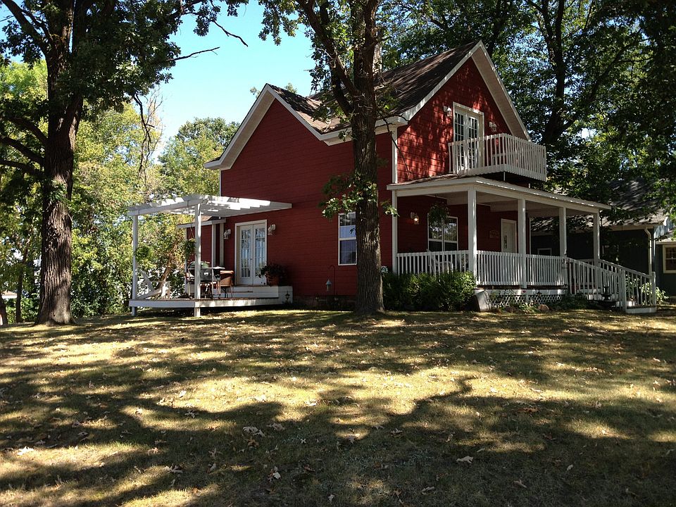 1st image of 400 Forest Ave E