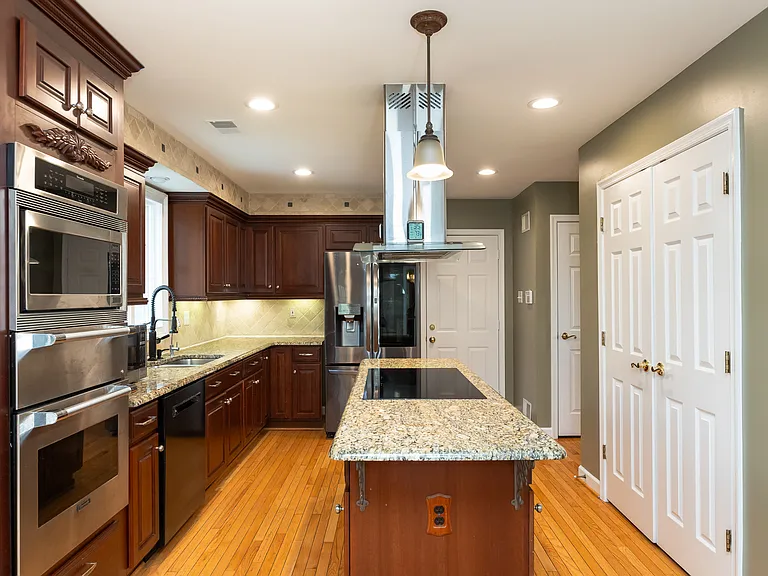 13576 Highland Rd — Photo 106