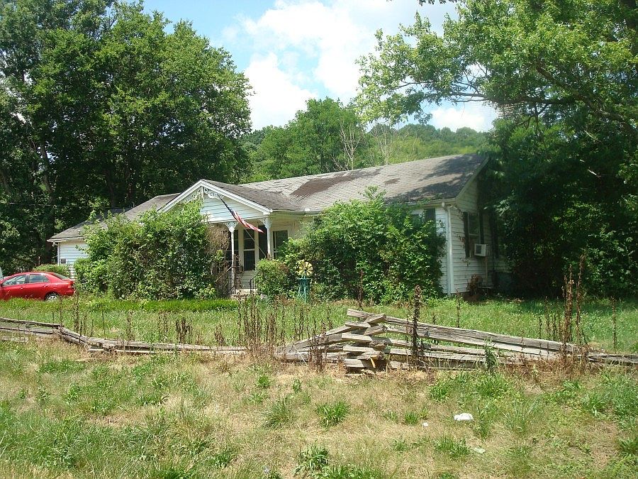 2nd image of 1377 Old Woodbury Pike