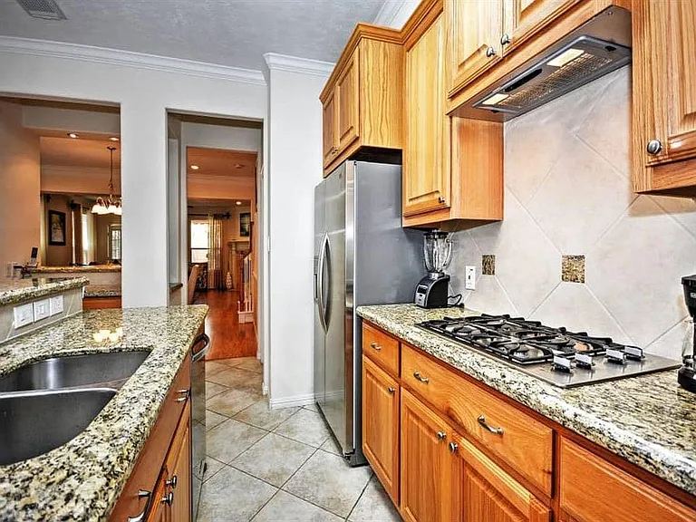 1006A Rochow St — Photo 15