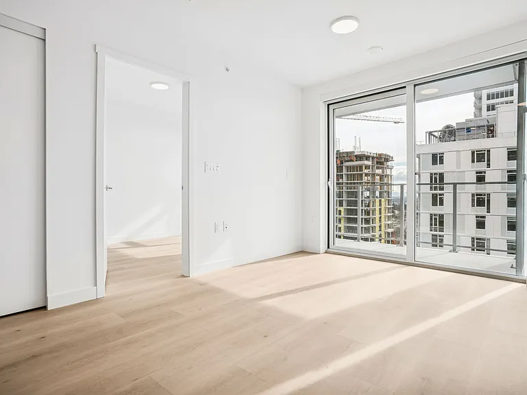 5670 Cambie St — Photo 32