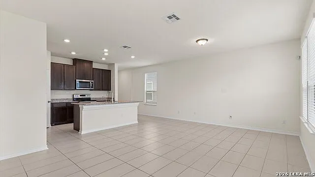 4 bed, 2.5 bath, 2529 sqft, $1,975 — Photo 2