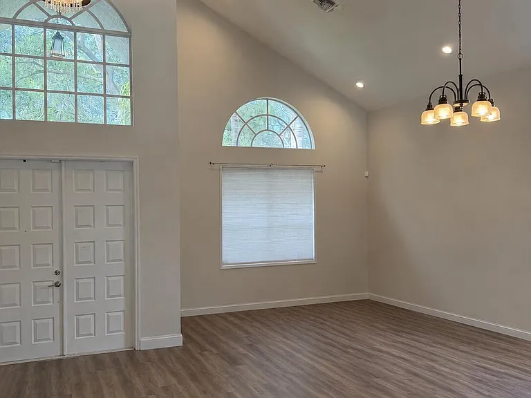 6330 NW 80th Dr — Photo 2