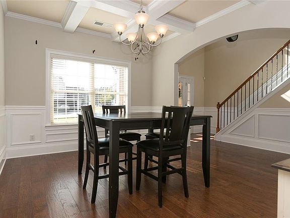 4th image of 170 Ellington Dr