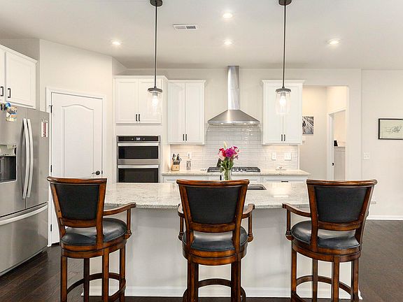 5th image of 3369 Roslyn Dr