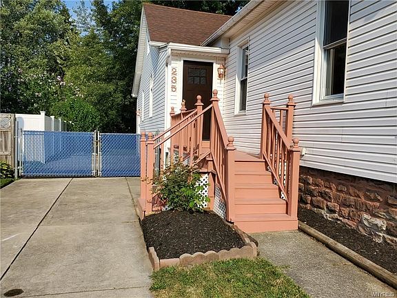 3rd image of 235 William St