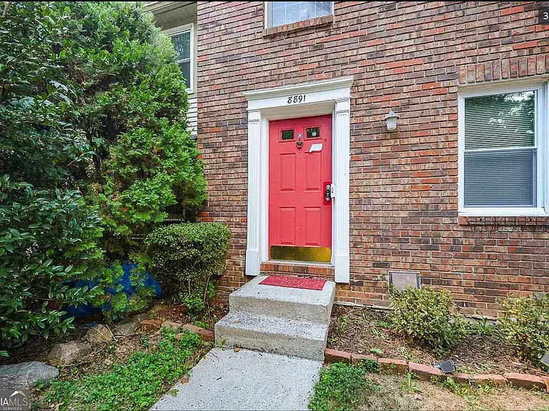 8891 Roberts Dr — Photo 3