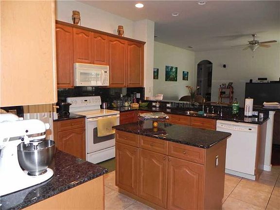 5th image of 2451 Hinsdale Dr