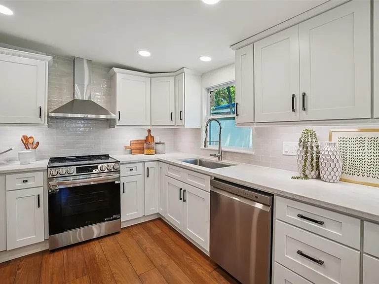 3123 W La Salle St — Photo 5