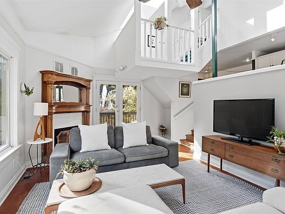 3rd image of 2353 Windsor Rd