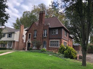 832 Trombley Rd, Grosse Pointe Park, MI 48230