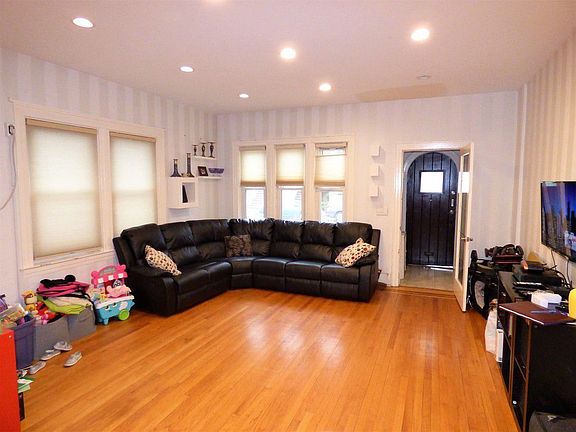 2nd image of 1823 E 29th St