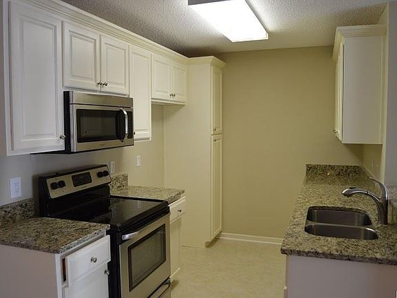 2nd image of 1921 Bent Grass Dr APT A