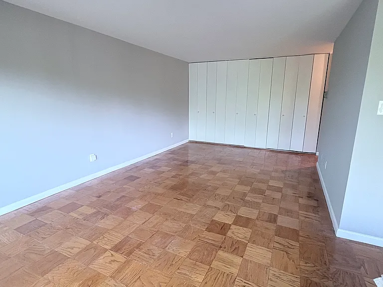 6001 Arlington Blvd — Photo 1