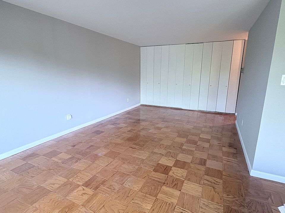 1st image of 6001 Arlington Blvd
