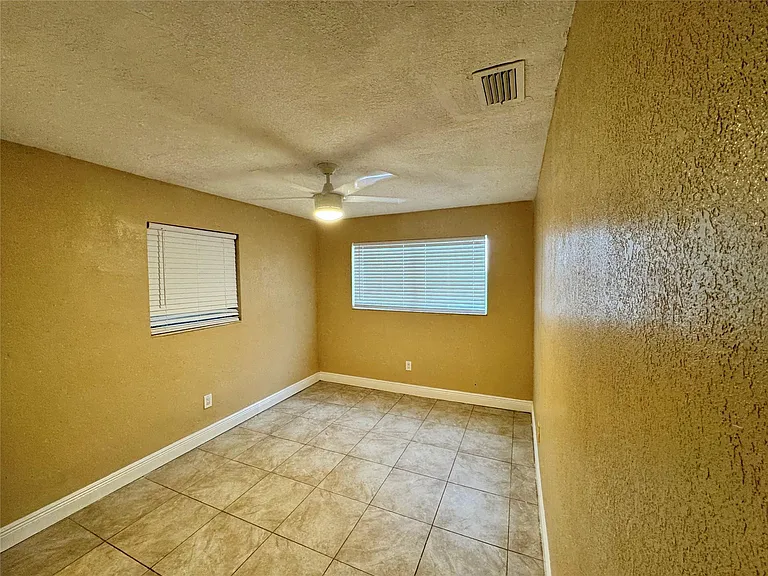 2091 Oleander Dr — Photo 7