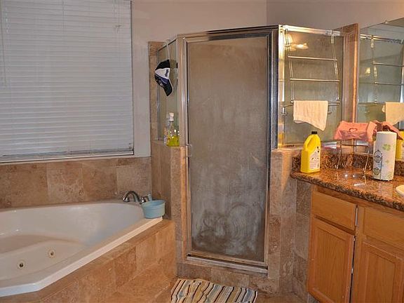 4th image of 338 Curran Ave
