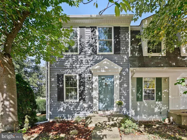 18 Southall Ct, Sterling, VA 20165