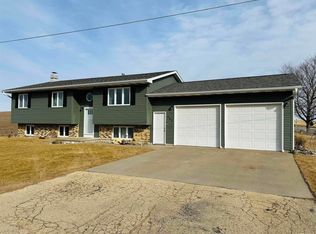 661 Sunset Dr, Miles, IA 52064