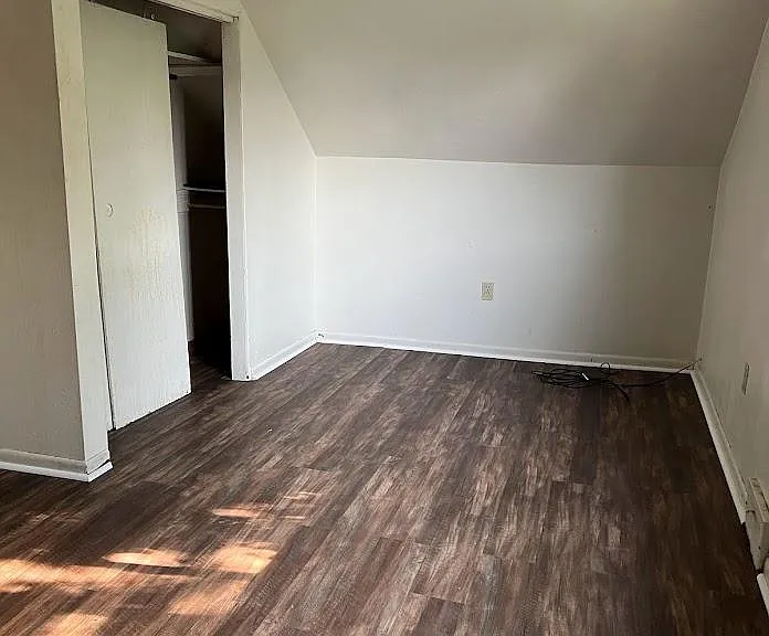 704 McMasters Ave — Photo 12