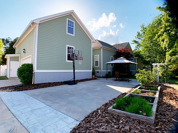 Back Left Side/Garage view