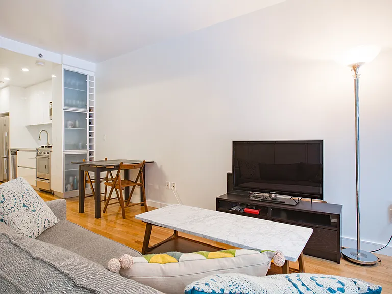 148 E 24th St #3E — Photo 6