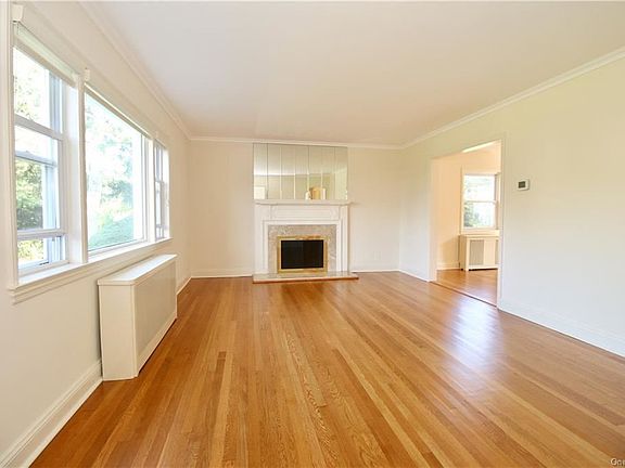 4th image of 50 Ackerman Pl Unit 1