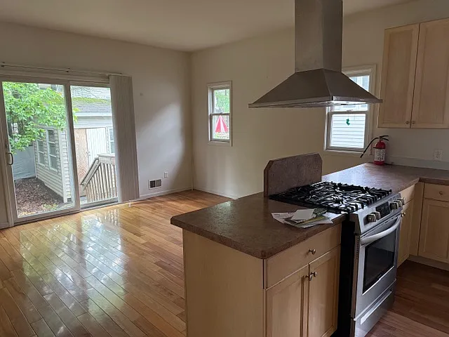 5 bed, 2674 sqft, $850 — Photo 1