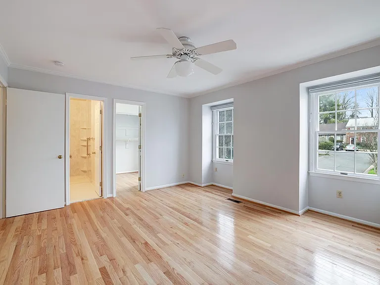 9823 Saint Cloud Ct — Photo 35