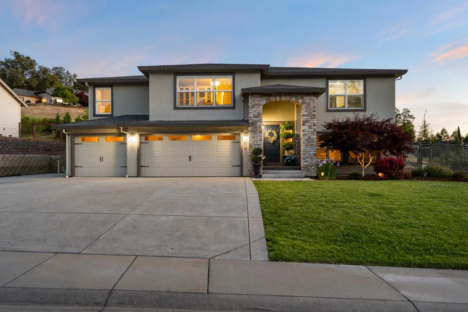 315 Golden Hills Dr photo 1