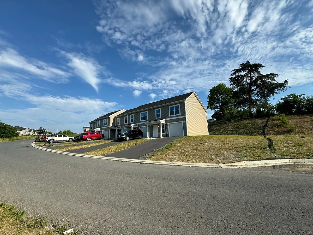 Building Photo - 121 Europa Way