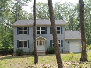 111 Pine Ln, Dingmans Ferry, PA 18328