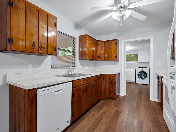 4th image of 940 Spottswood Dr