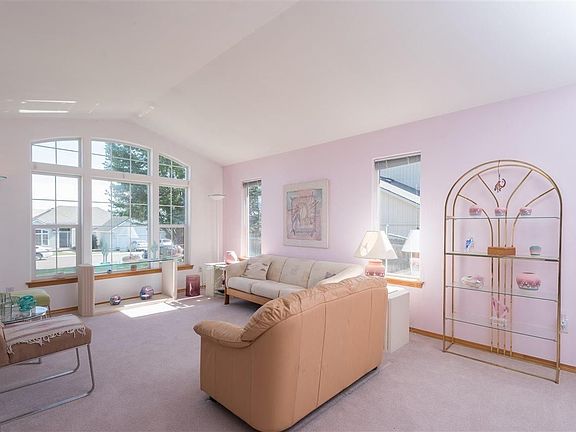 2nd image of 1817 Maui Dr