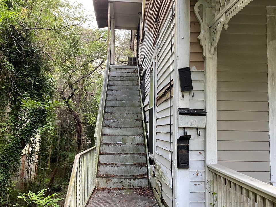 2nd image of 1687 Lawton Ave #4