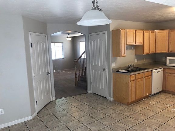 4th image of 384 E Newsome Park Ln