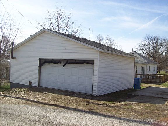 5th image of 221 W Springfield St