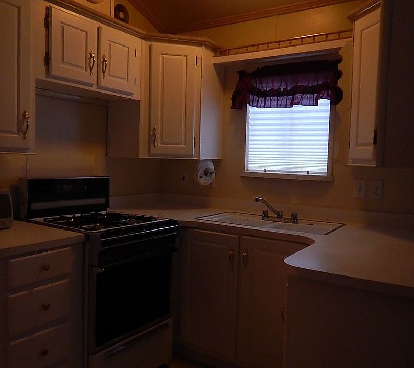 2nd image of 650 NW Harwood St Unit 06