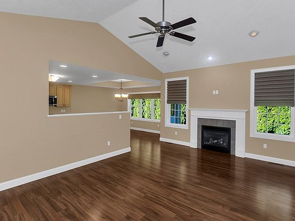 3rd image of 140 Stonybrook Way #140