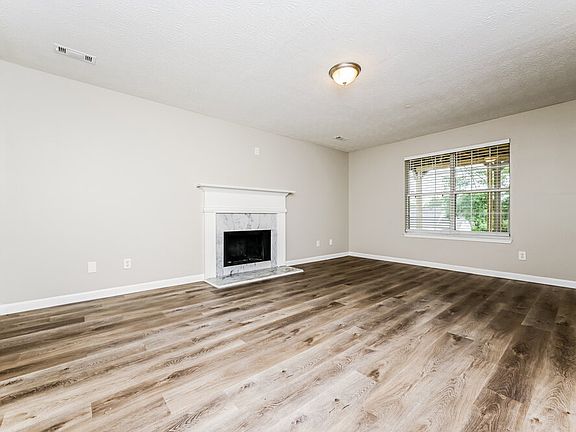 5th image of 2710 Luke Dr