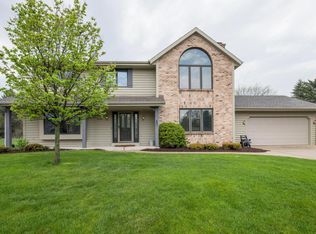 9308 W Concord Dr, Mequon, WI 53097