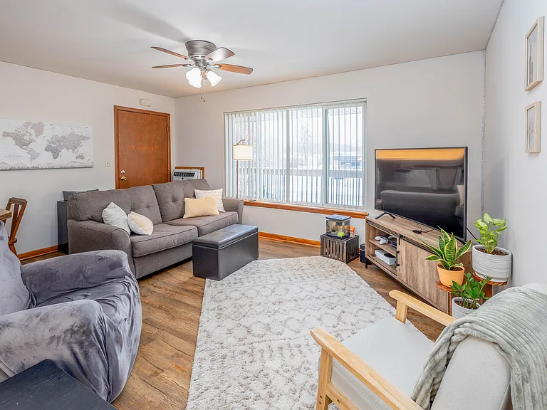 Evergreen Terrace Apartments — Photo 8