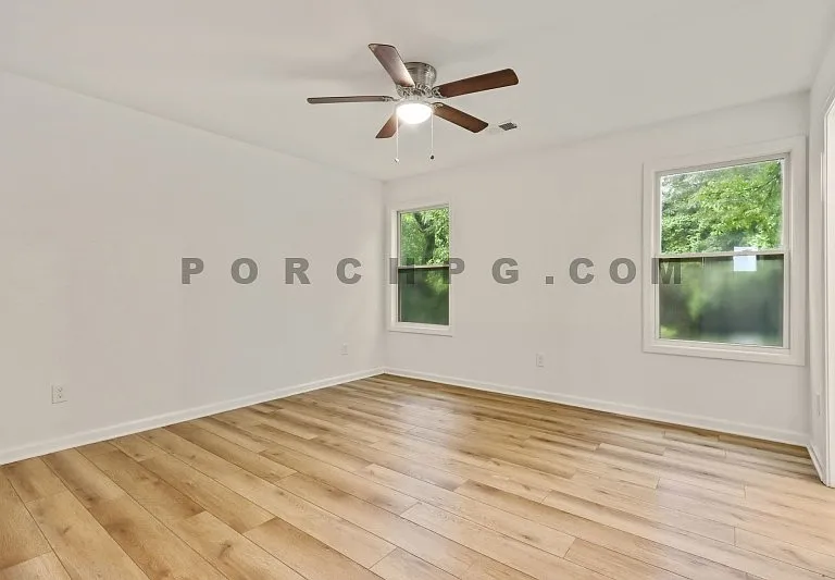 105 W Callahan St — Photo 13