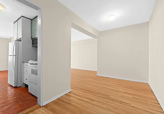 4th image of 302 E 88th St APT 7F